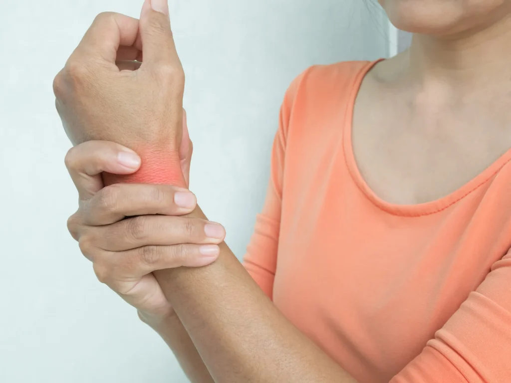 Pain Wrist hand Woman Chronic Join Injury Muscle sprain Inflammation